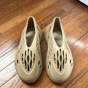 Yeezy foam runner size 9